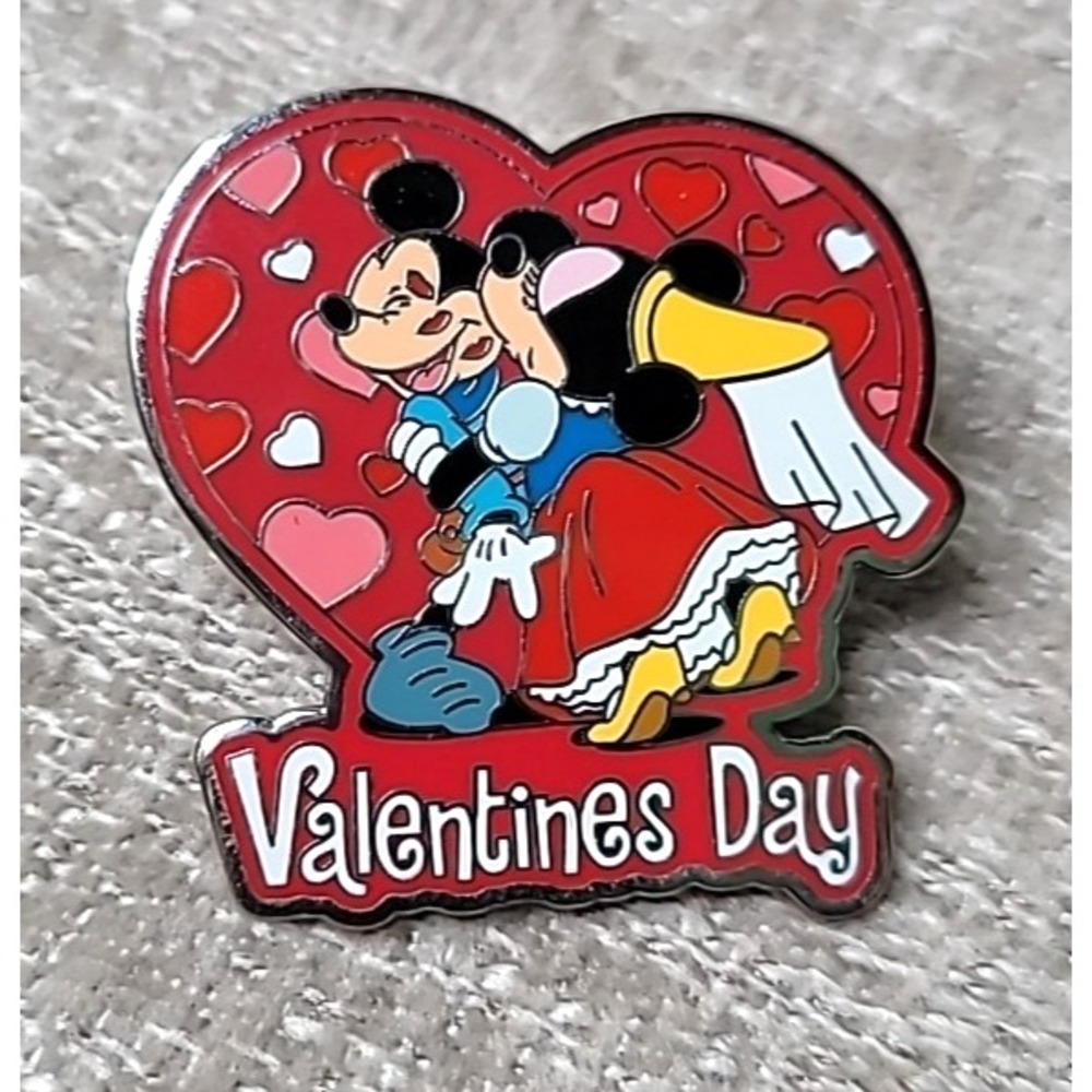 Mickey Mouse Minnie Mouse Brave Little Tailor Valentines Day 2003 Pin #18953